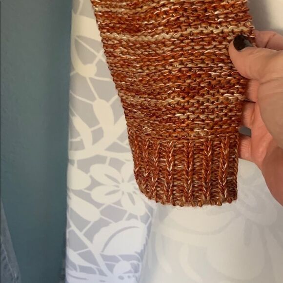 Susina Rust Marbled V-Neck Knit Sweater. Size Medium - Picture 5 of 11
